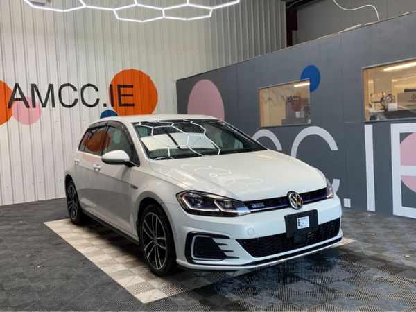 Volkswagen Golf Hatchback, Petrol Hybrid, 2018, White