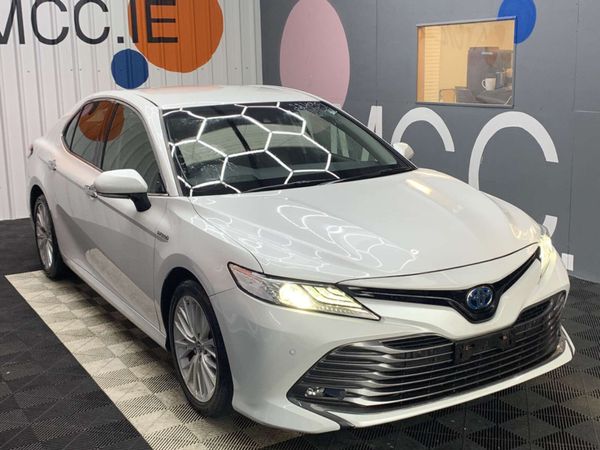 Toyota Camry Saloon, Petrol Hybrid, 2018, White