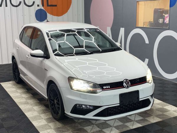 Volkswagen Polo Hatchback, Petrol, 2016, White