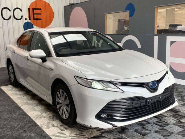 Toyota Camry Saloon, Petrol Hybrid, 2019, White