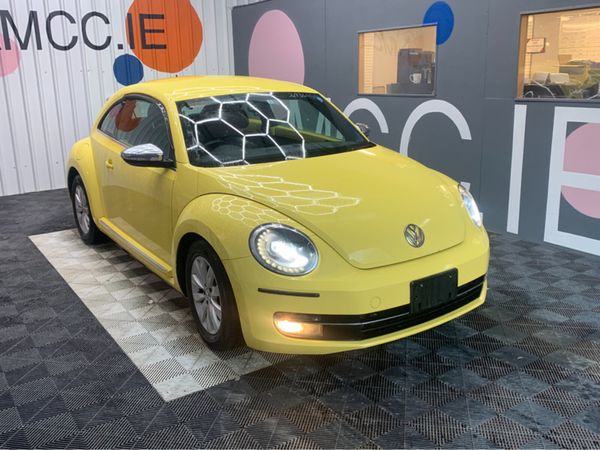 Volkswagen Beetle Hatchback, Petrol, 2013, Yellow