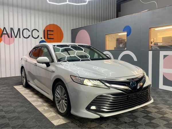 Toyota Camry Saloon, Petrol Hybrid, 2018, White
