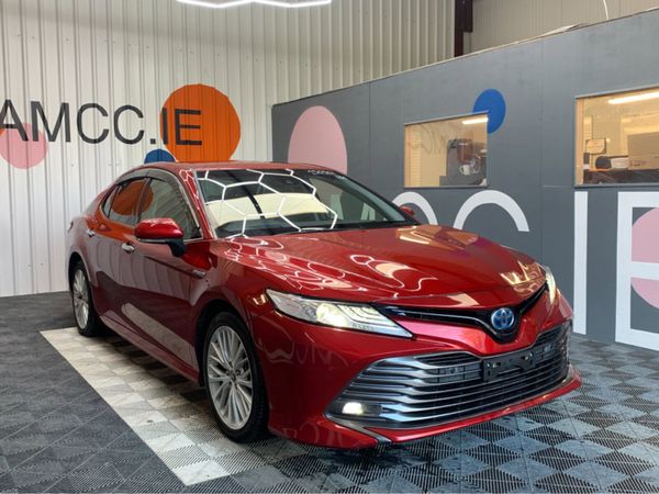 Toyota Camry Saloon, Petrol Hybrid, 2017, Red