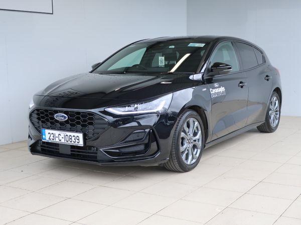 Ford Focus Hatchback, Diesel, 2023, Black