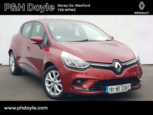 Renault Clio Hatchback, Petrol, 2019, Red