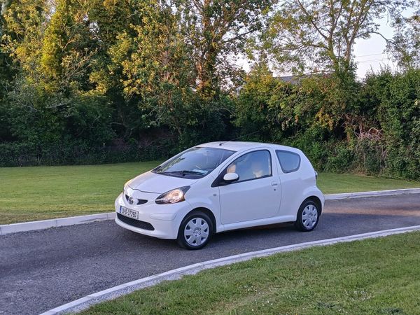Toyota Aygo Hatchback, Petrol, 2013, White