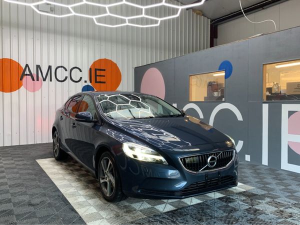 Volvo V40 Hatchback, Diesel, 2016, Blue