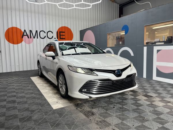 Toyota Camry Saloon, Petrol Hybrid, 2019, White