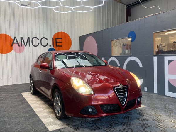 Alfa Romeo Giulietta Hatchback, Petrol, 2013, Red