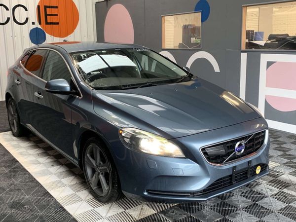 Volvo V40 Hatchback, Petrol, 2013, Blue