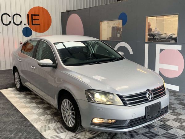 Volkswagen Passat Saloon, Petrol, 2013, Silver