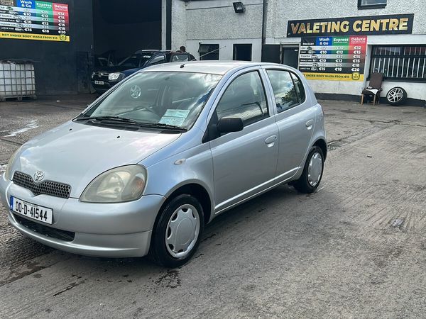 Toyota Yaris Hatchback, Petrol, 2000, Silver