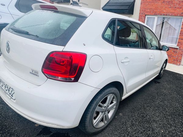 Volkswagen Polo Hatchback, Petrol, 2014, White