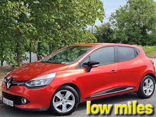 Renault Clio Hatchback, Petrol, 2014, Red