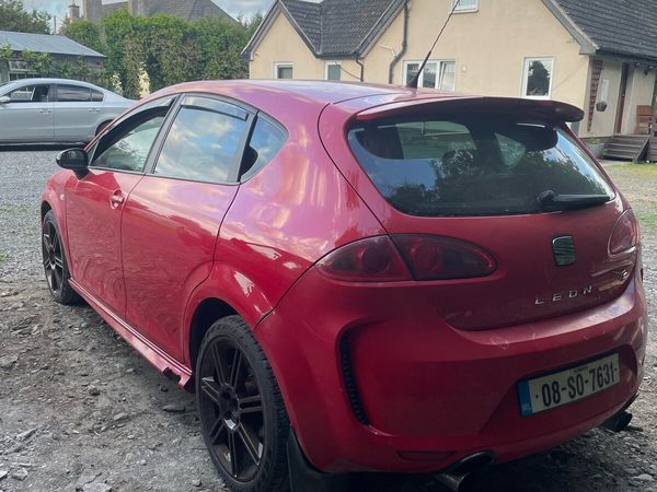 SEAT Leon Hatchback, Diesel, 2008, Red