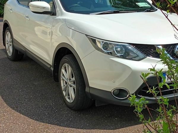 Nissan Qashqai Hatchback, Diesel, 2014, White