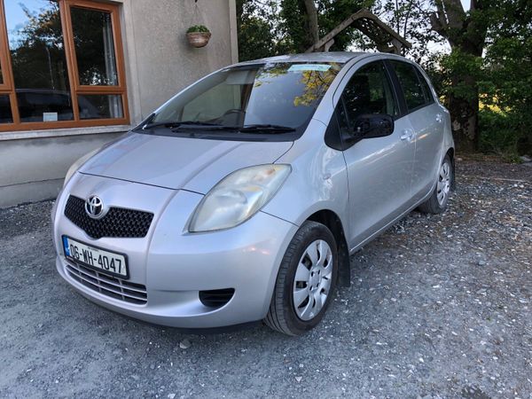 Toyota Yaris Hatchback, Petrol, 2006, Silver