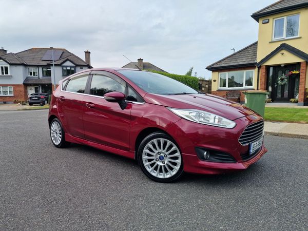 Ford Fiesta Hatchback, Petrol, 2015, Red