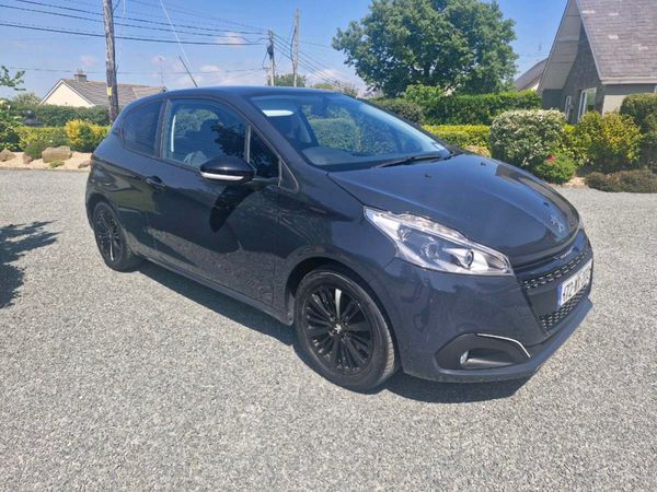 Peugeot 208 Hatchback, Petrol, 2017, Black