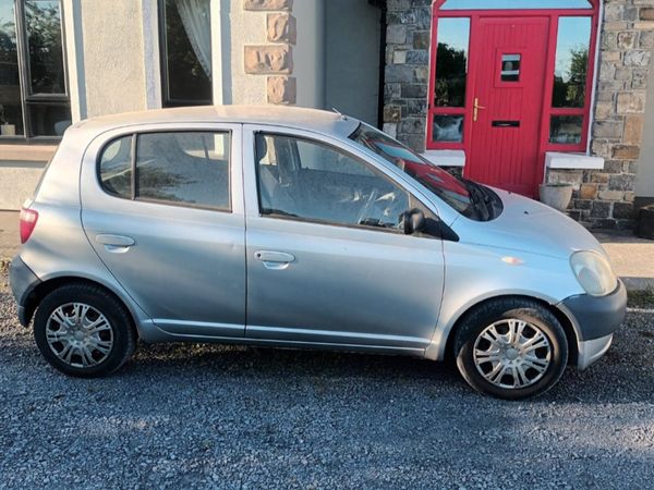 Toyota Yaris Hatchback, Petrol, 2000, Silver