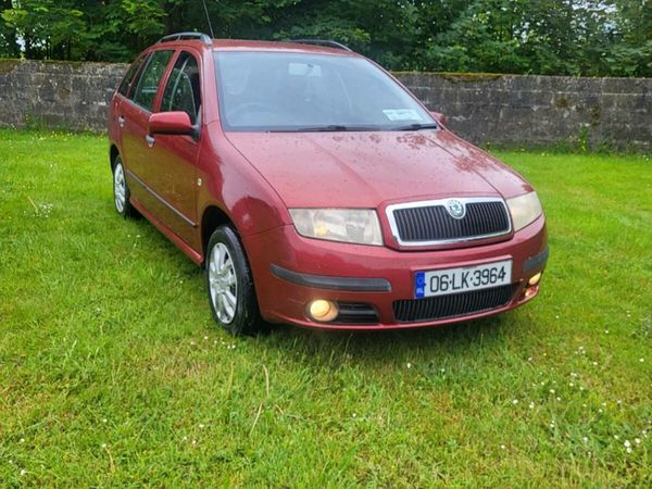 Skoda Fabia Estate/Jeep, Petrol, 2006, Red