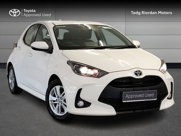 Toyota Yaris Hatchback, Hybrid, 2022, White