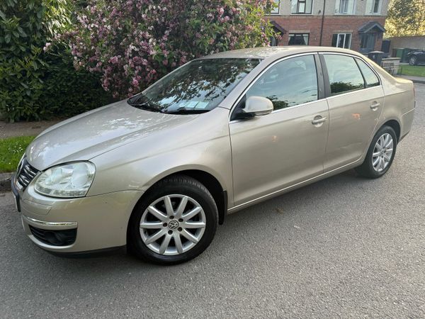 Volkswagen Jetta Saloon, Petrol, 2009, Beige