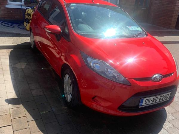 Ford Fiesta Hatchback, Diesel, 2009, Red