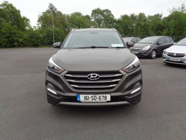 Hyundai Tucson MPV, Diesel, 2016, Gold