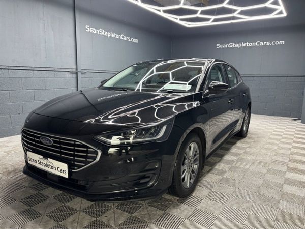 Ford Focus Hatchback, Petrol, 2022, Black