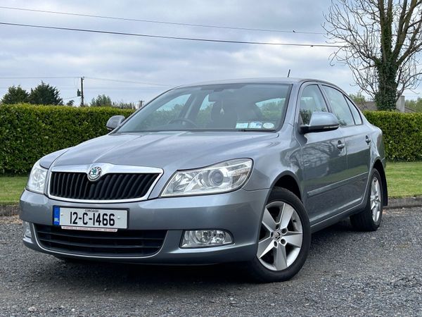 Skoda Octavia Saloon, Diesel, 2012, Grey