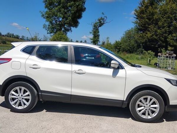 Nissan Qashqai SUV, Diesel, 2017, White