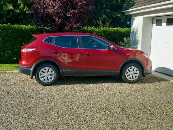 Nissan Qashqai Hatchback, Diesel, 2014, Red