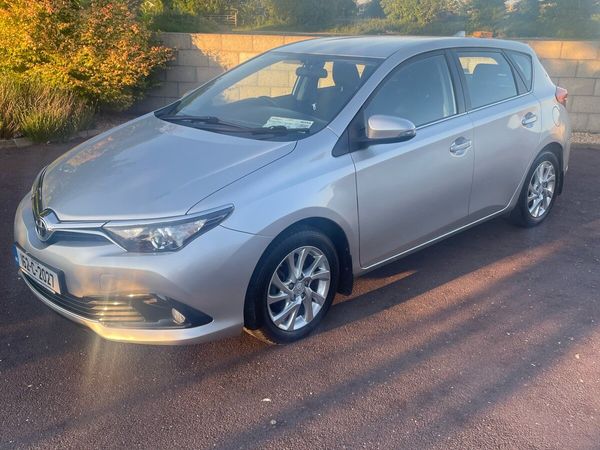 Toyota Auris Hatchback, Diesel, 2016, Silver