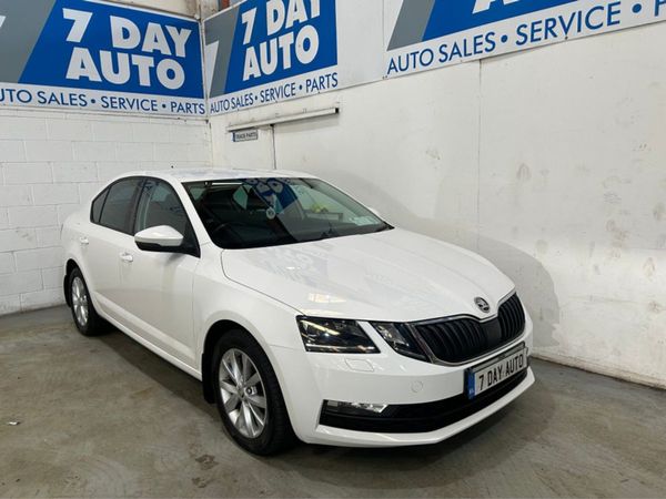 Skoda Octavia Hatchback, Petrol, 2020, White