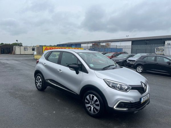 Renault Captur Hatchback, Petrol, 2021, Grey