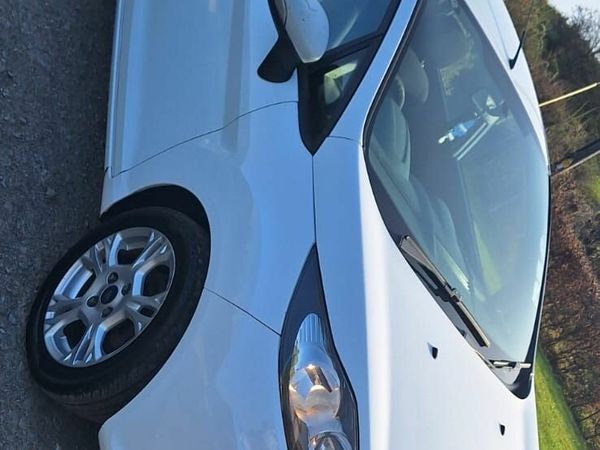 Ford Fiesta Hatchback, Diesel, 2010, White
