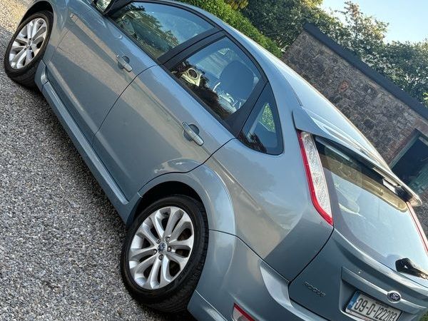 Ford Focus Hatchback, Petrol, 2009, Blue