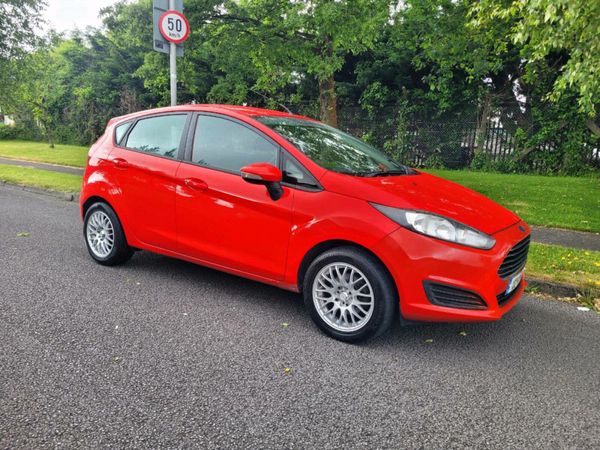 Ford Fiesta Hatchback, Petrol, 2013, Red