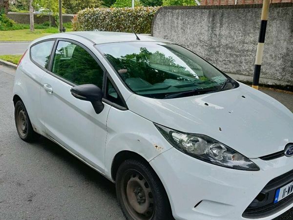 Ford Fiesta Hatchback, Petrol, 2011, White