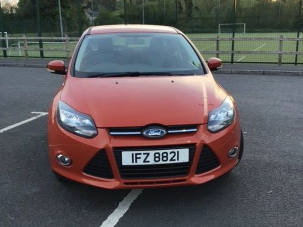 Ford Focus Hatchback, Petrol, 2012, Red