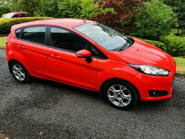 Ford Fiesta Hatchback, Petrol, 2014, Red