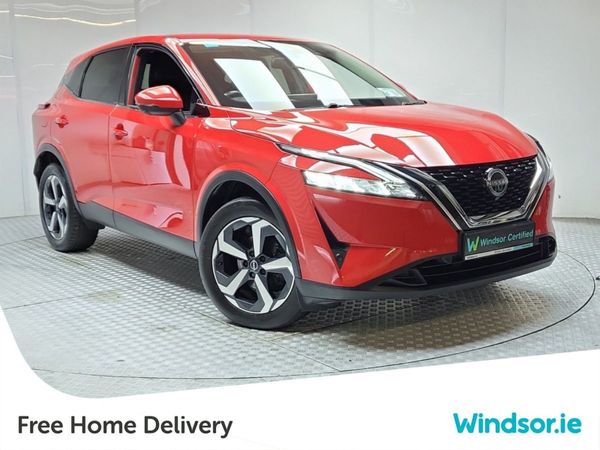 Nissan Qashqai MPV, Petrol, 2022, Red