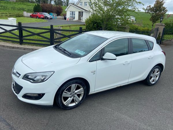 Vauxhall Astra Hatchback, Diesel, 2015, White