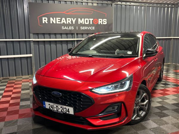Ford Focus Hatchback, Petrol, 2024, Red