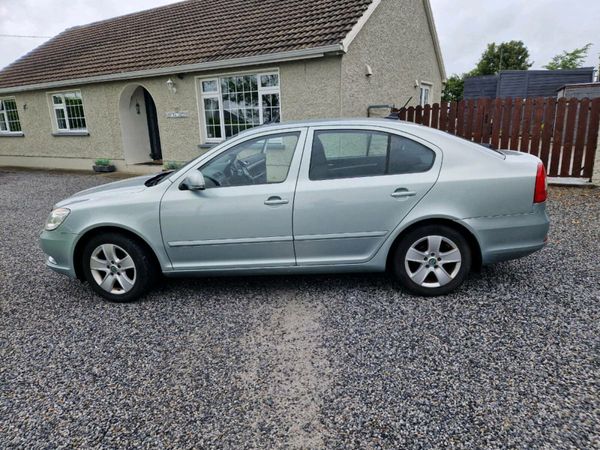 Skoda Octavia Hatchback, Diesel, 2011, Green