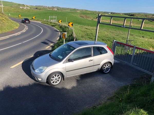 Ford Fiesta Hatchback, Petrol, 2005, Silver