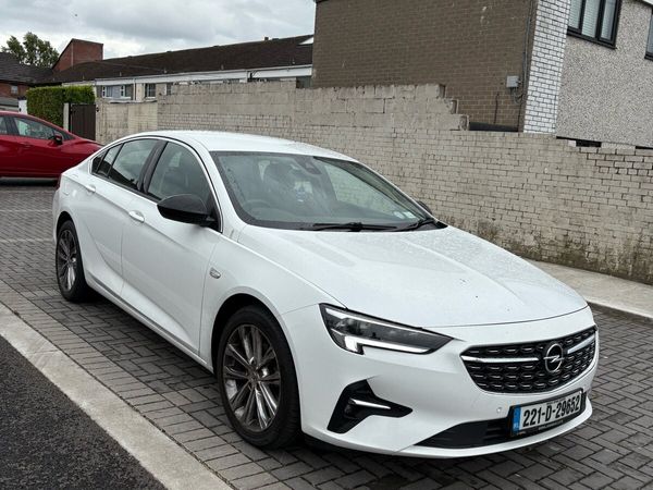 Opel Insignia Hatchback, Diesel, 2022, White