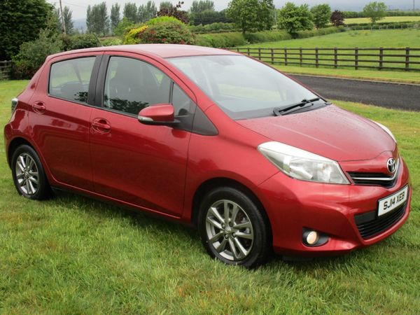 Toyota Yaris Hatchback, Petrol, 2014, Red