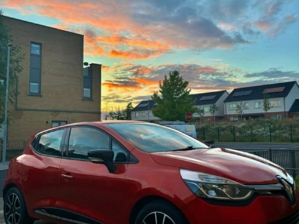 Renault Clio Hatchback, Petrol, 2013, Red